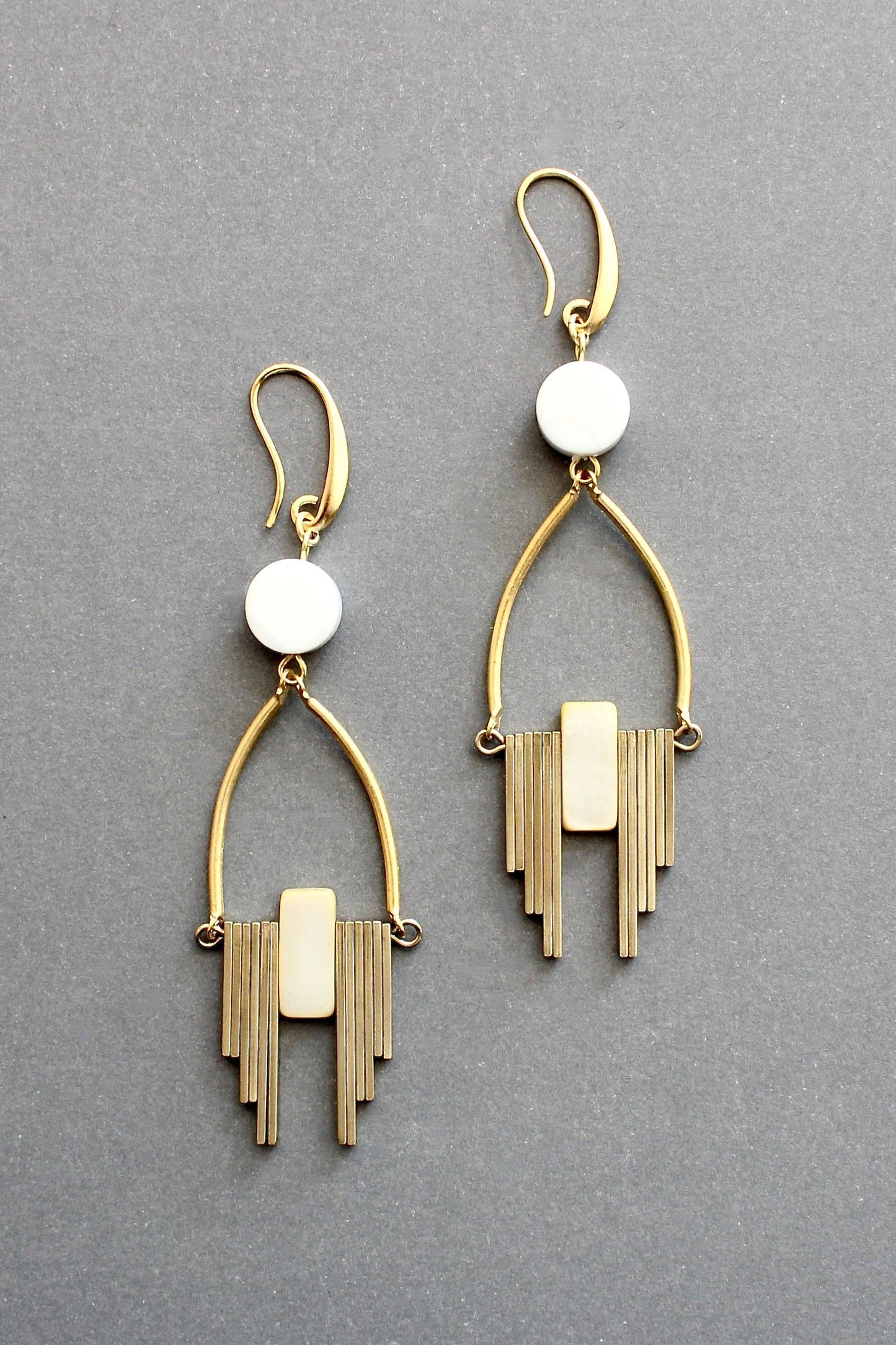 Magnesite and mother-of-pearls Earrings