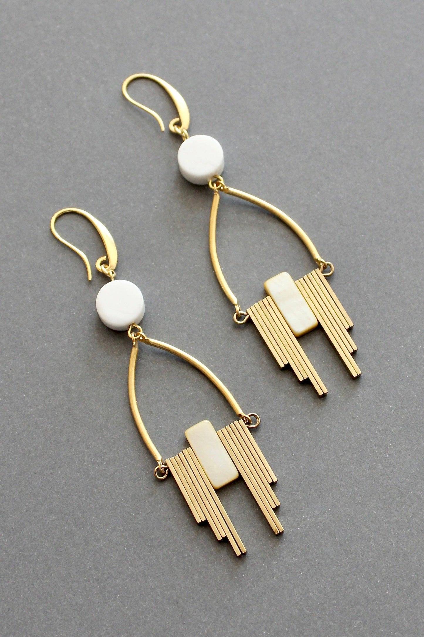 Magnesite and mother-of-pearls Earrings