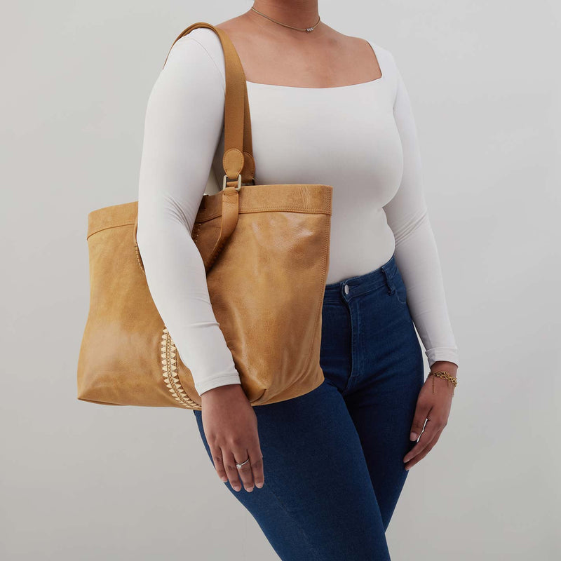 HOBO Romy max Tote 20% Off