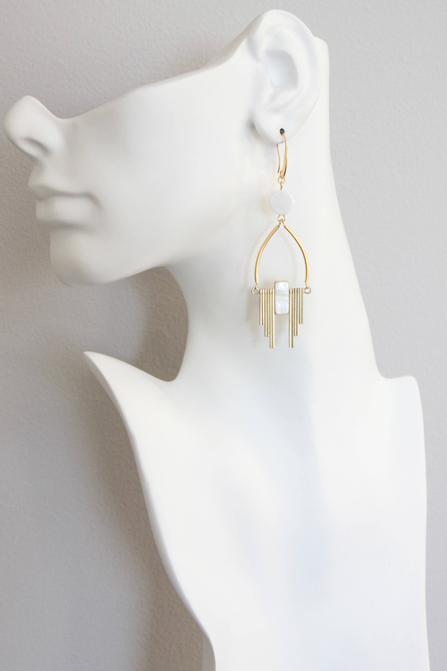 Magnesite and mother-of-pearls Earrings
